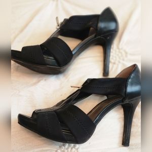 MODE black zipper heels